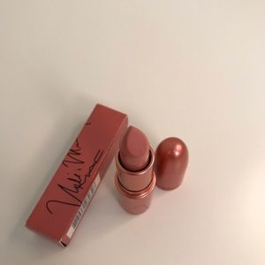MAC NICKI MINAJ Lip stick in Nickis Nude